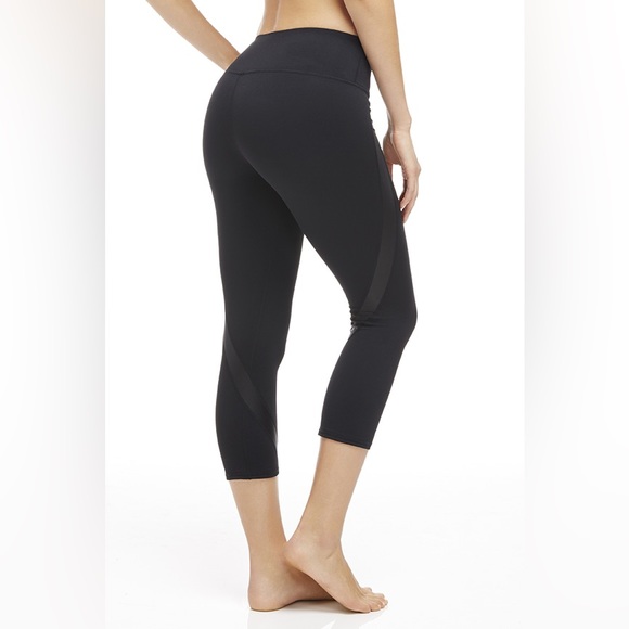 Fabletics Corfu Capri black leggings size M activewear - Picture 3 of 9